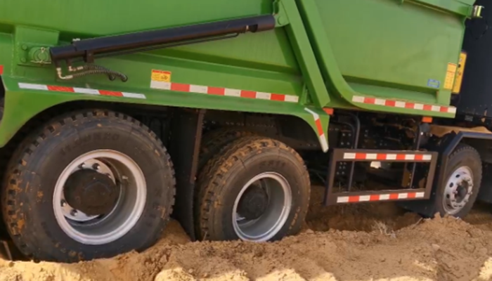 充電公路運輸自卸車